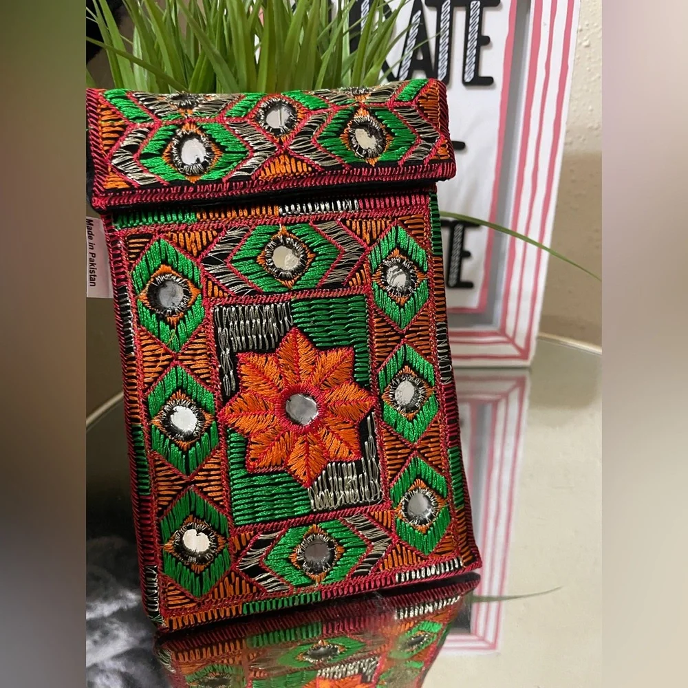 Beautiful ethnic purse perfect for your cellphones  buy one get one free - Picture 3 of 4